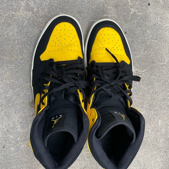 Yellow Jordan 1’s - Picture 3 of 3